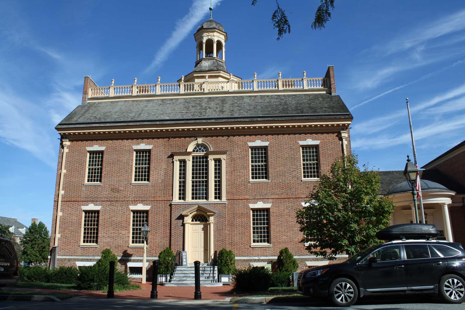 Old State House on Dover Green